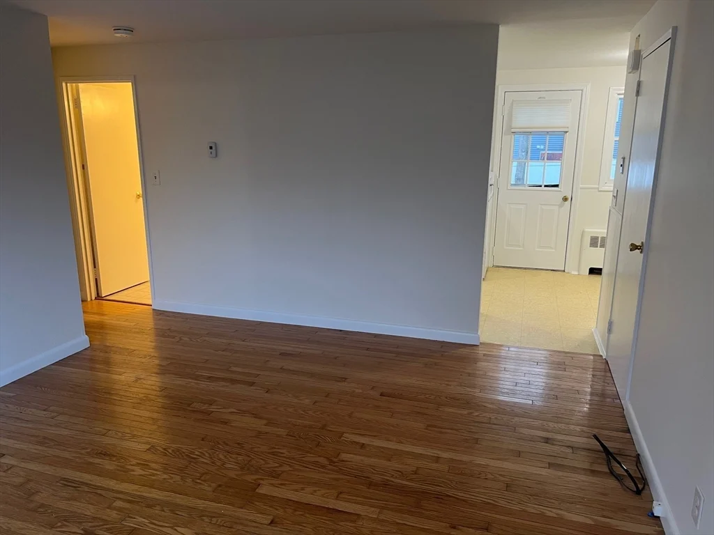 7 Saran Ave, Bedford