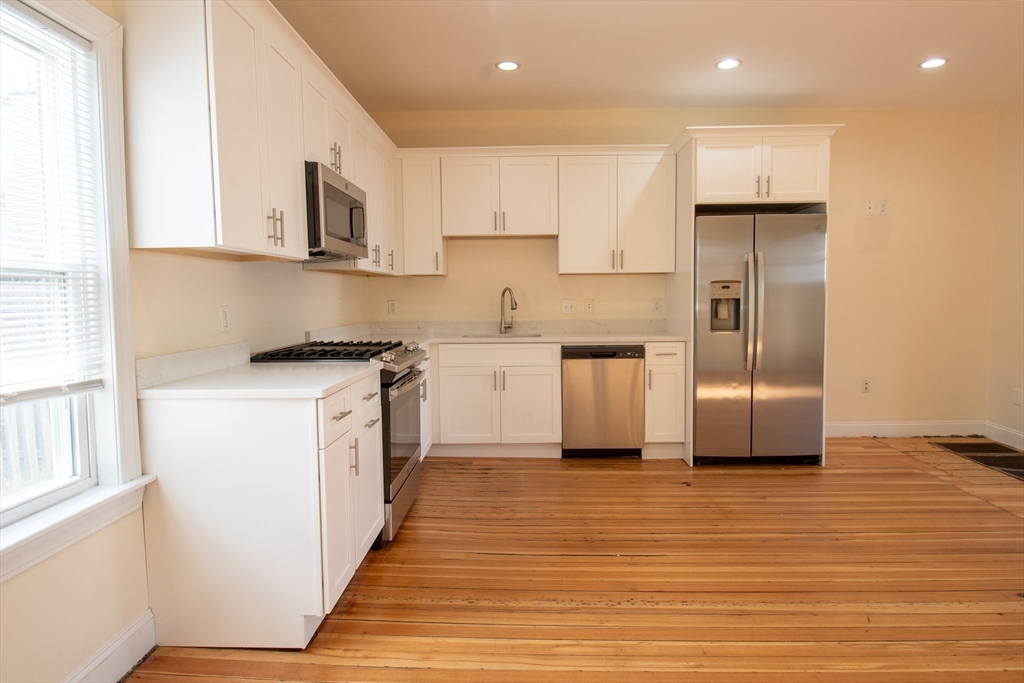 14 Humboldt Pl, South Boston