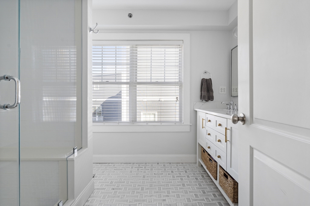 33 Middle St, South Boston