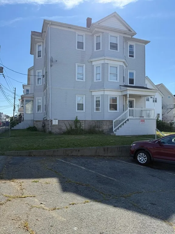 847 Locust, Fall River