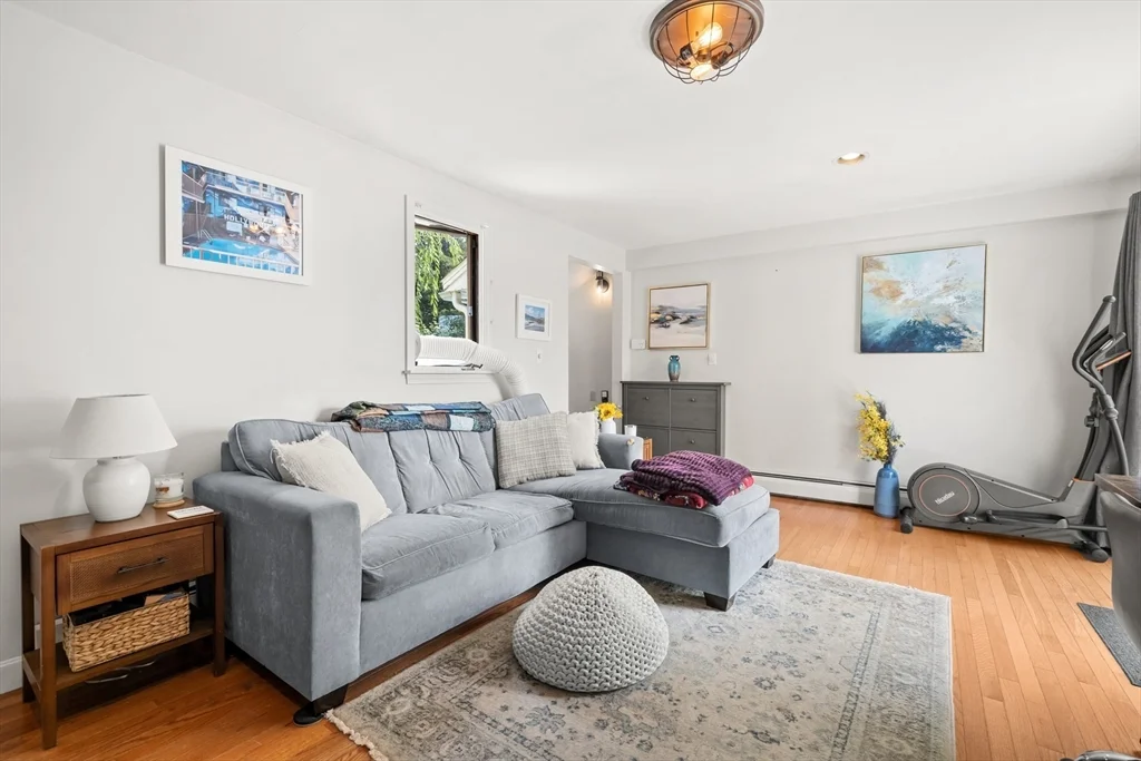 196 Waverley Rd, North Andover