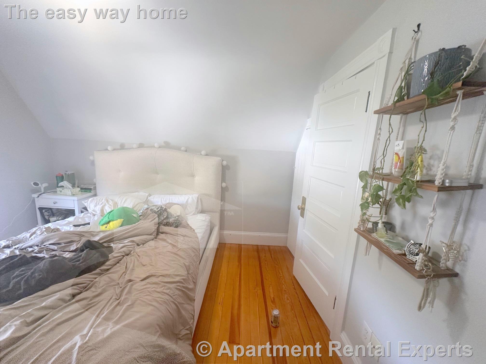 251-253 Arlington St, Tufts