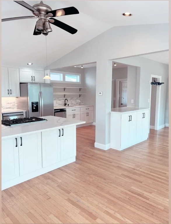 2 Meadow St, Salem