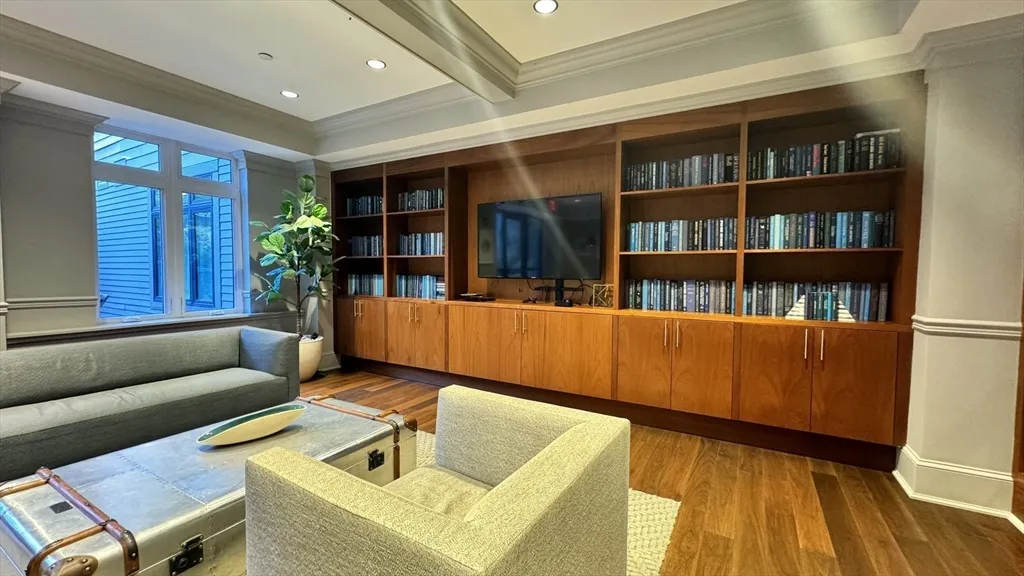 1501 Commonwealth, Brighton