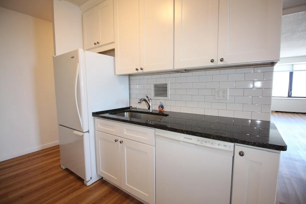 65 E India Row, Downtown