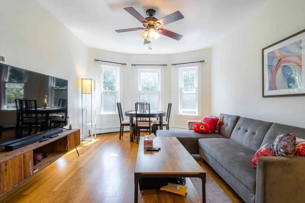 4 Hardwick St, Cambridgeport