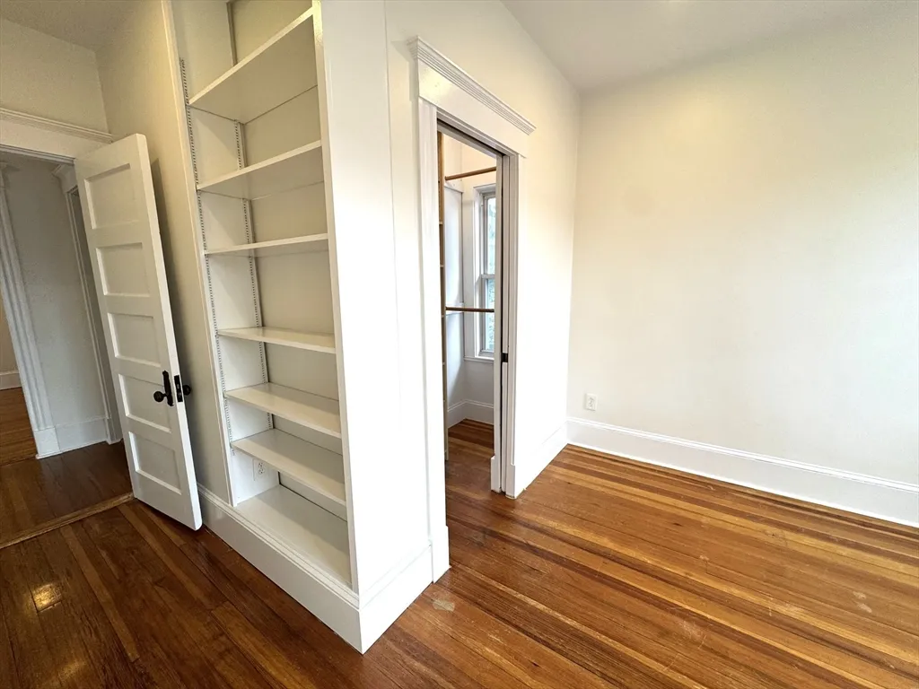 14 Breck Ave, Oak Square