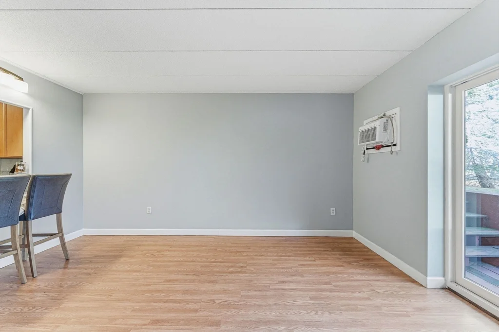 1011 Main St, Woburn