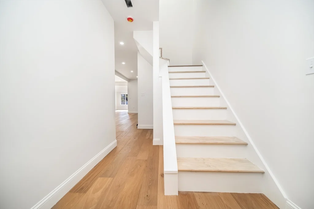 11 Knollin St, Malden