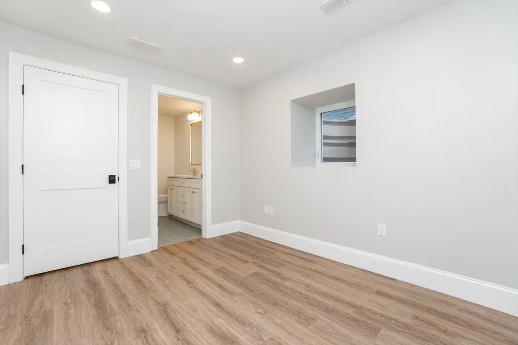 20 Sheridan Ave, Medford