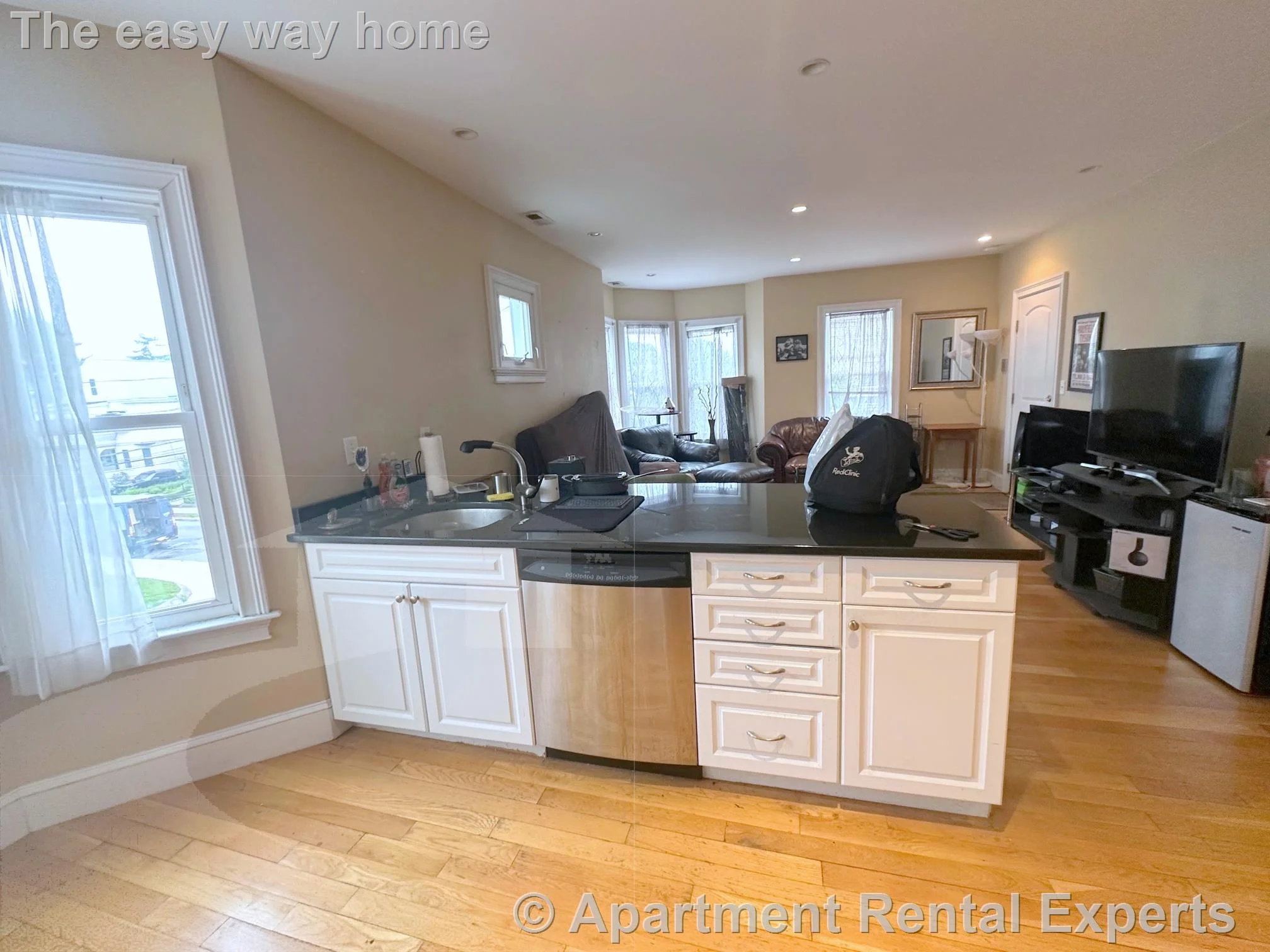 57 Greenleaf Ave, Tufts