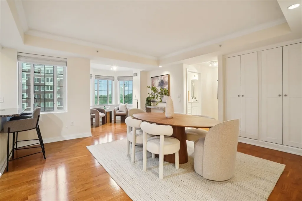 20 Chapel St, Longwood