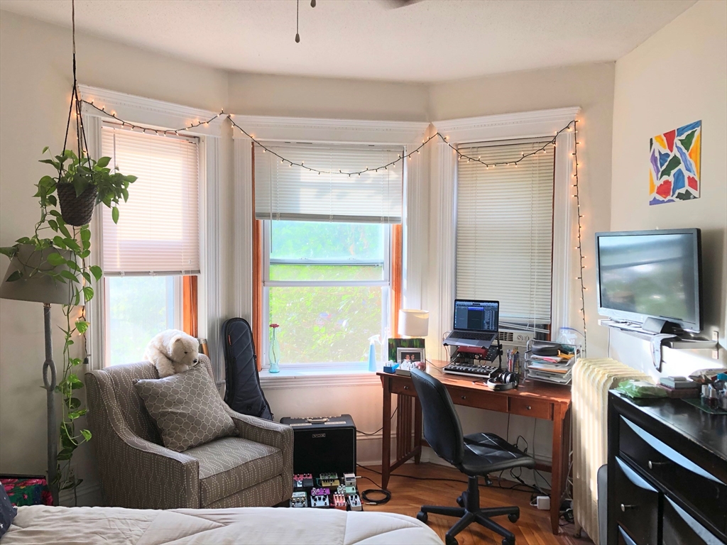 1872 Commonwealth Ave, Brighton