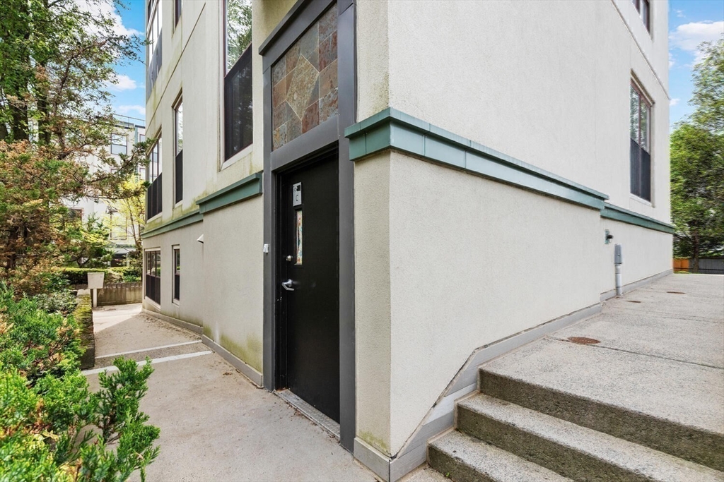 87 Brookside Ave, Jamaica Plain