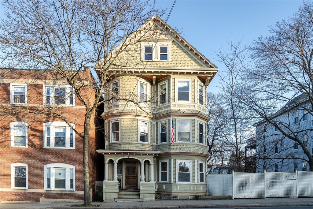 98 Cypress St, Emerson Gardens