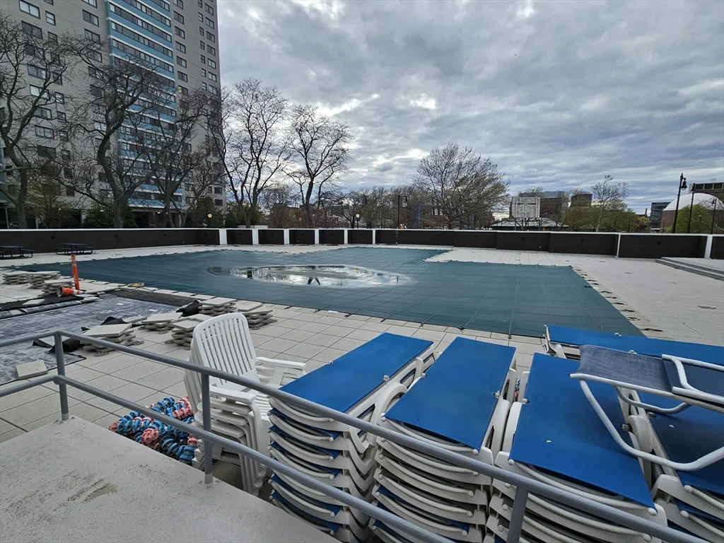 8 Whittier Pl, West End