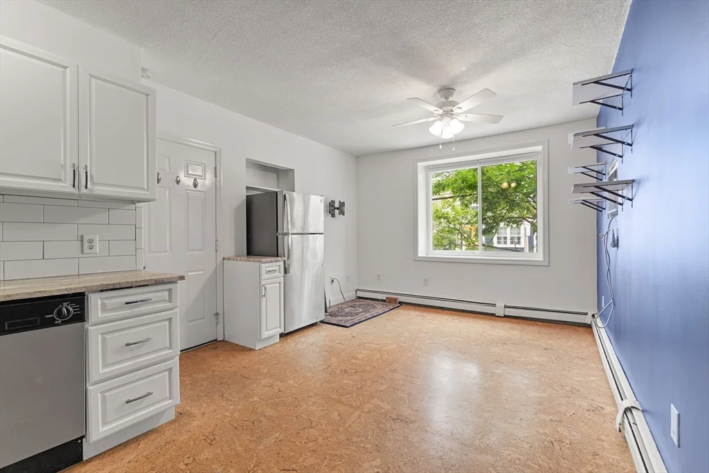 151 West 6th St, South Boston