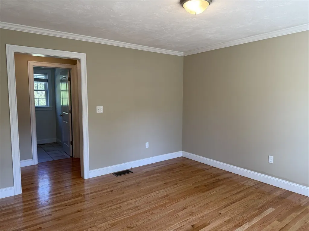 55 Wenham Rd, Carver