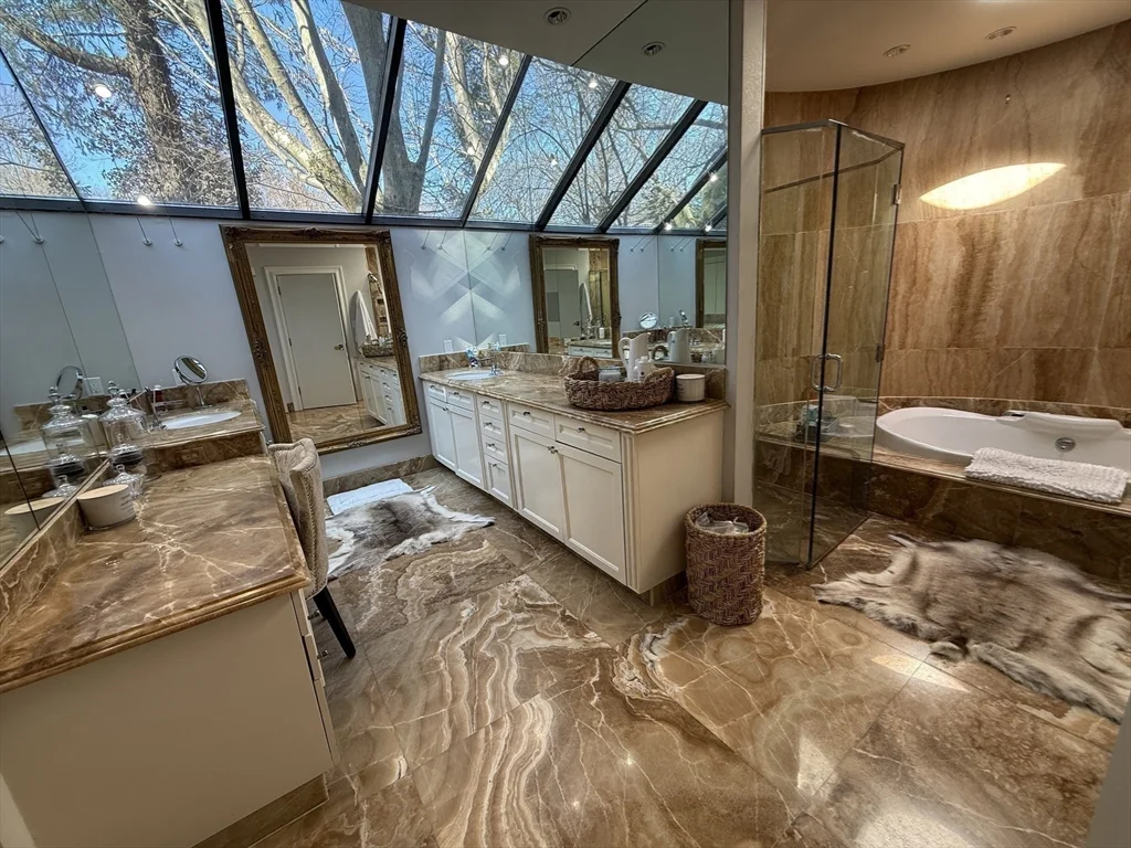 132 Yarmouth Rd, Chestnut Hill
