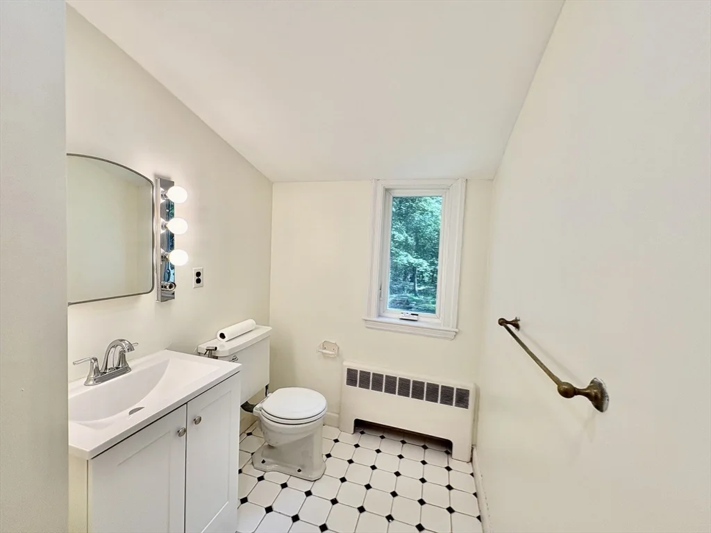 379 Newton St, Chestnut Hill