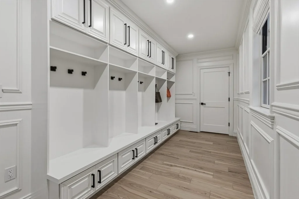 959 Chestnut St, Newton