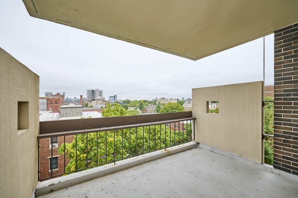 872 Massachusetts Ave, Riverside