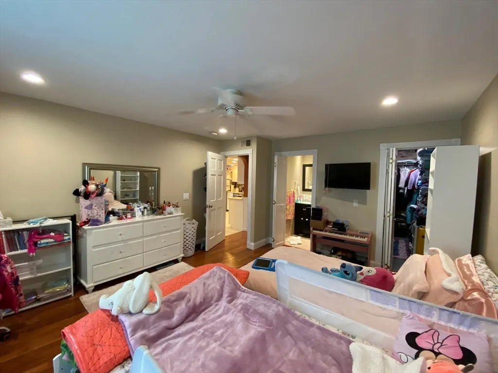 4 Shadowbrook Ln, Milford