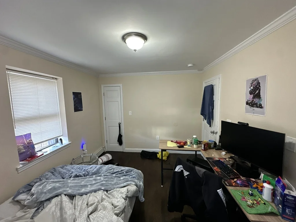 435 Walnut Ave, Roxbury