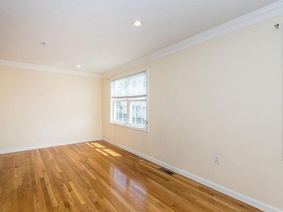 1005 Trapelo Rd, North Waltham