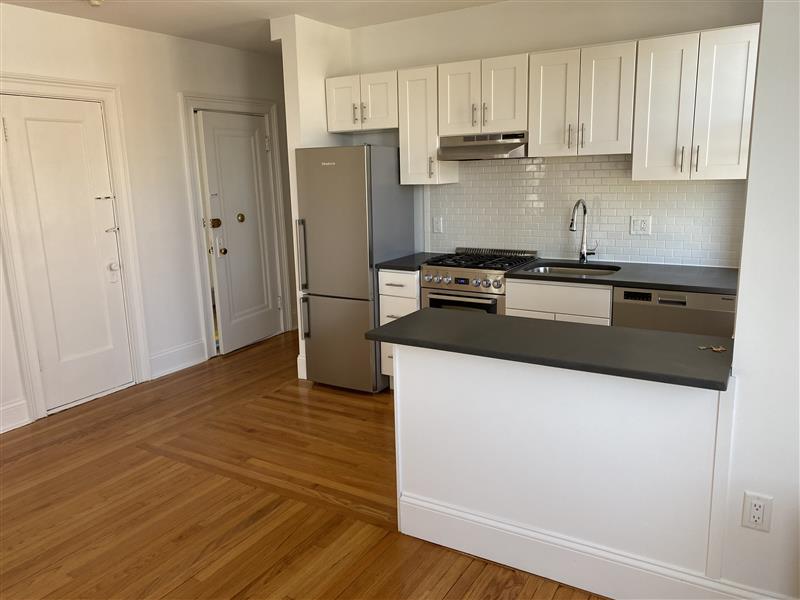 172 Maple St, Malden