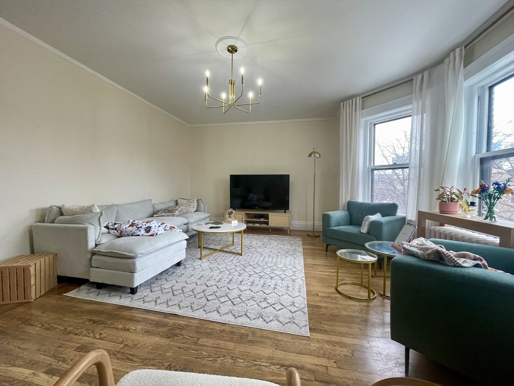 11 Euston St, Brookline