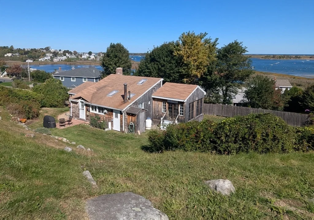 43 Bayview Rd, Great Neck