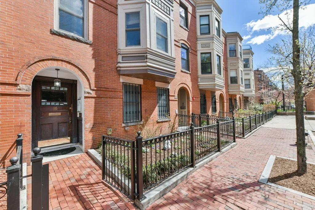 16 Follen St, Back Bay