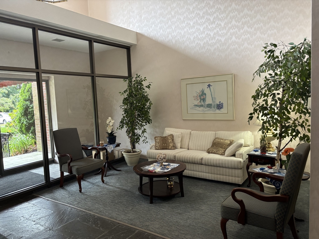 1 Summit Dr, Reading