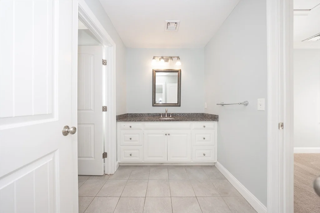 4 Cyrus Way, Northborough