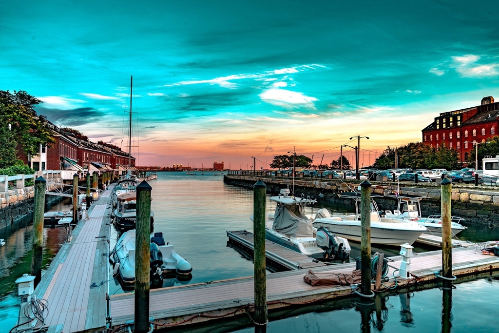 343 Commercial St, Waterfront