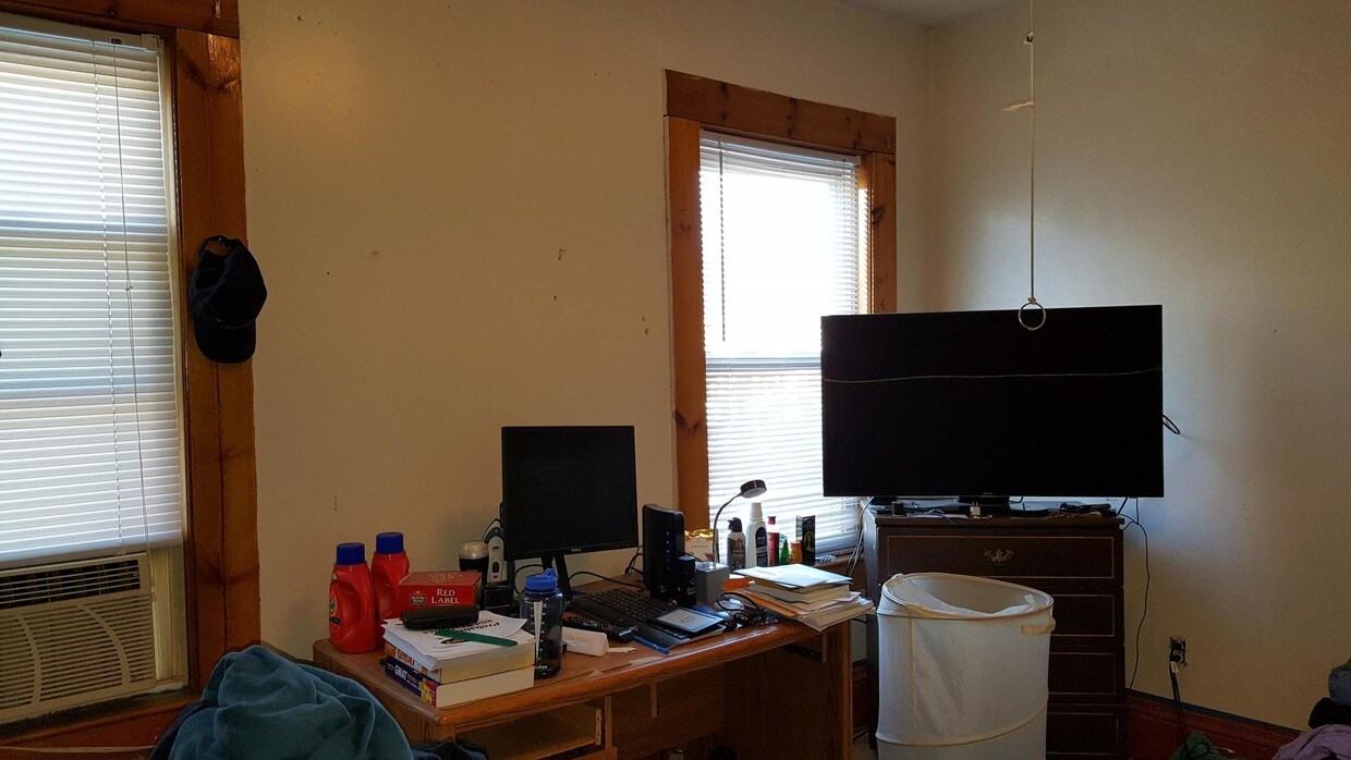 139 Lowell St, South Side