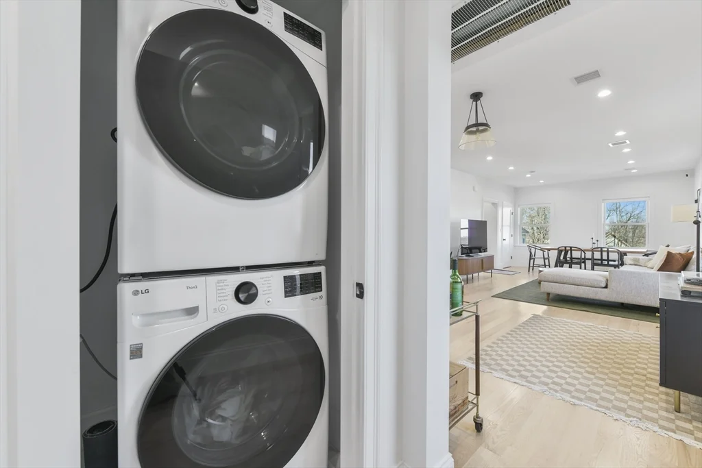 17 Akron St, Roxbury