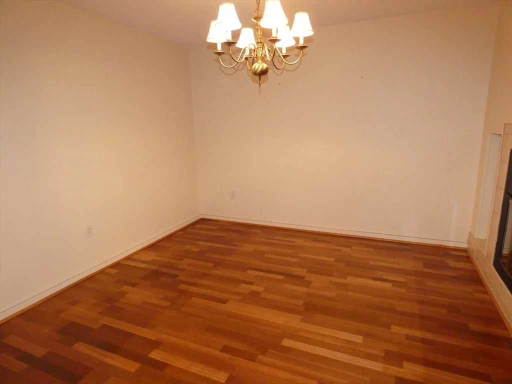380 Place Ln, Woburn