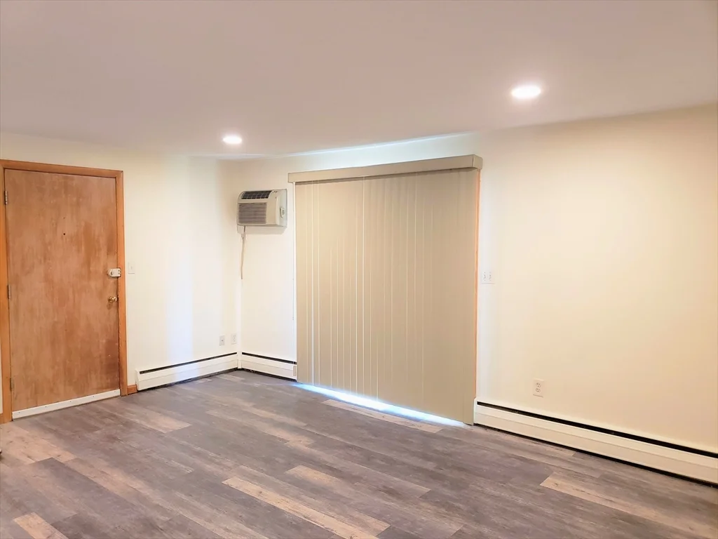 33 Jacqueline Rd, Waltham