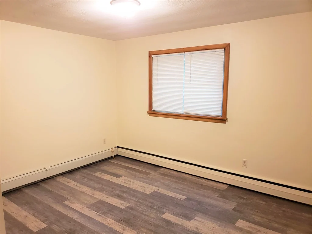 33 Jacqueline Rd, Waltham