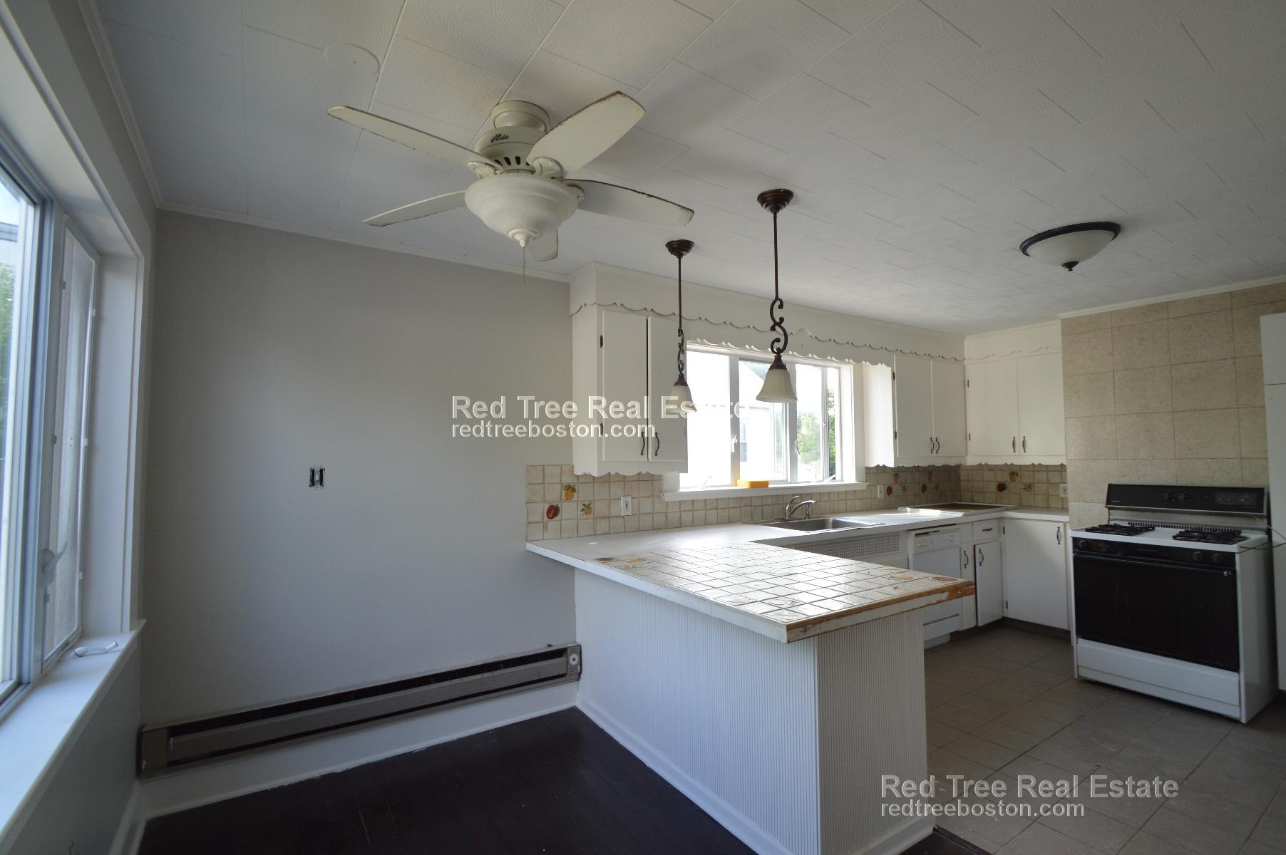 4 bed, 2 bath apartment for rent at 894 Fellsway Unit 2, Medford — photo 8 of 27