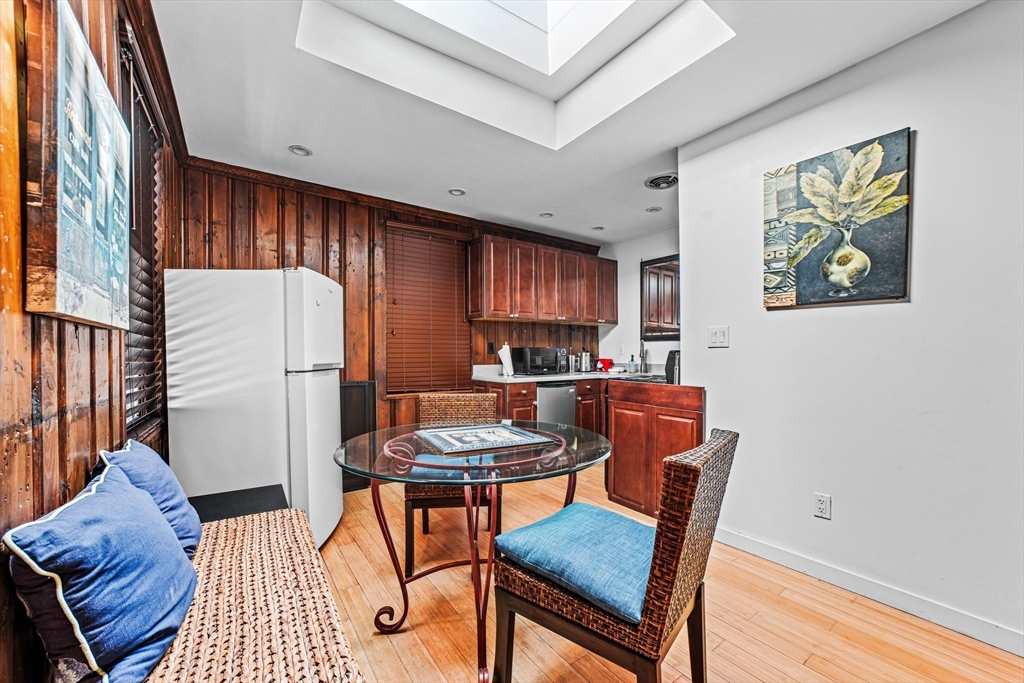 49 Charles St, Beacon Hill