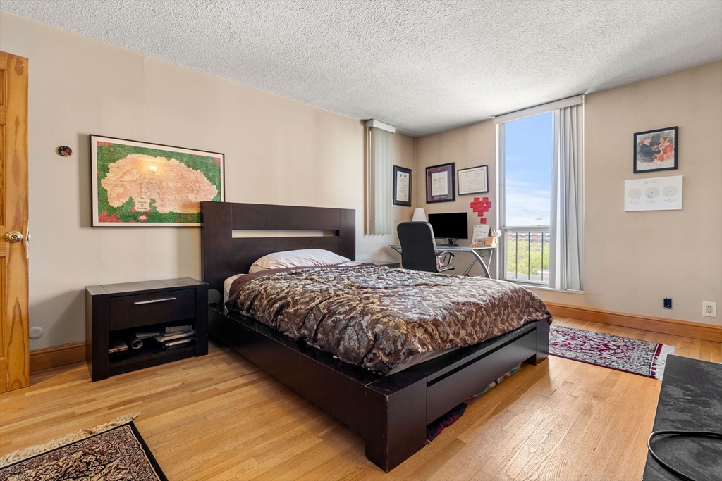 33 Pond Ave, Brookline