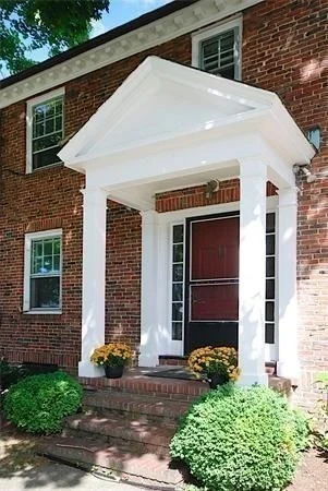 20 Trinity Ter, Newton Center