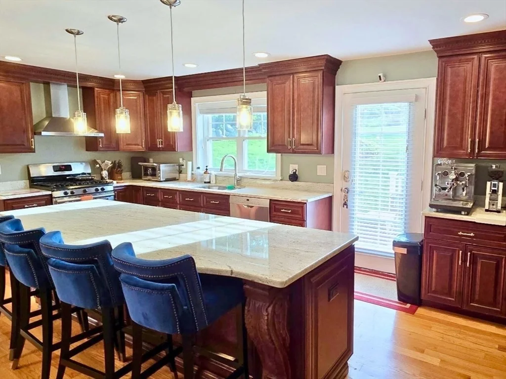 34 Fieldstone Dr, Burlington