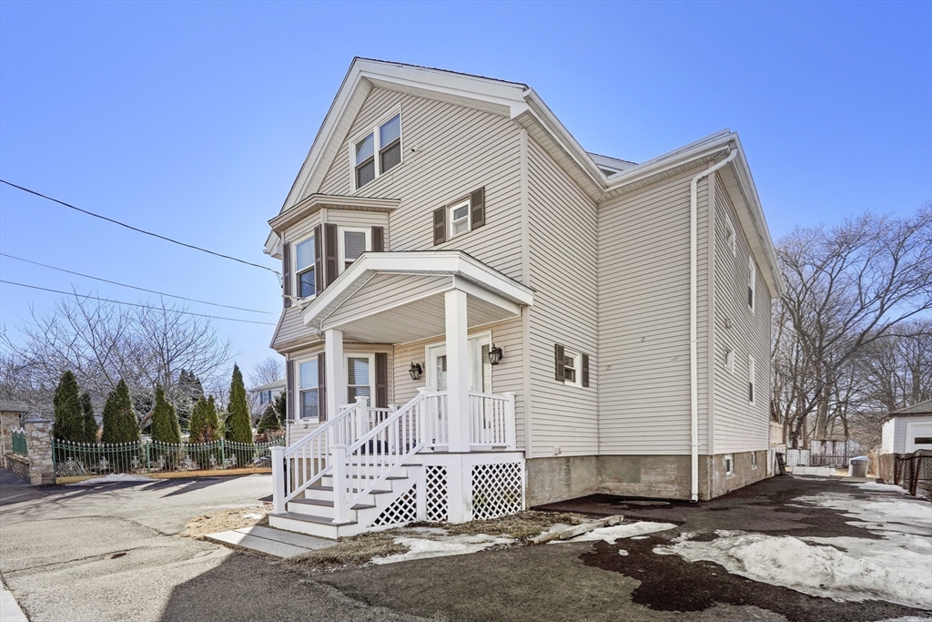 4 Champlain Rd, Salem