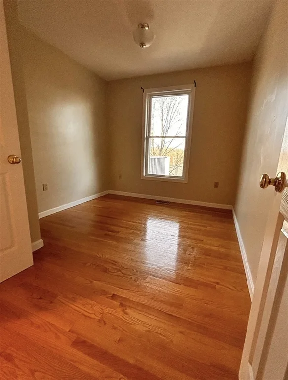 8 Gates Rd, Worcester