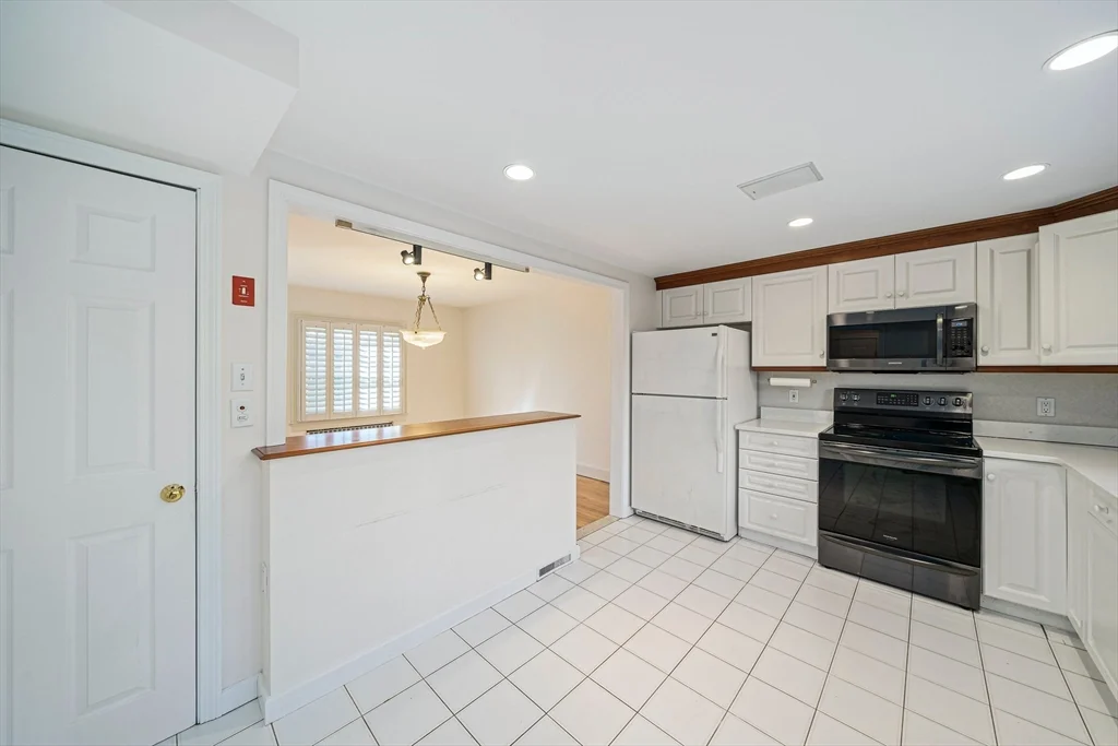 93 Lincoln Rd, Lawrence Estates