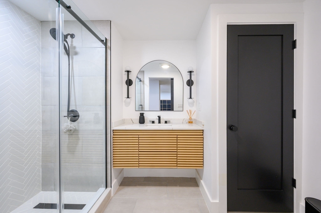 86 Pioneer Trail, Plymouth